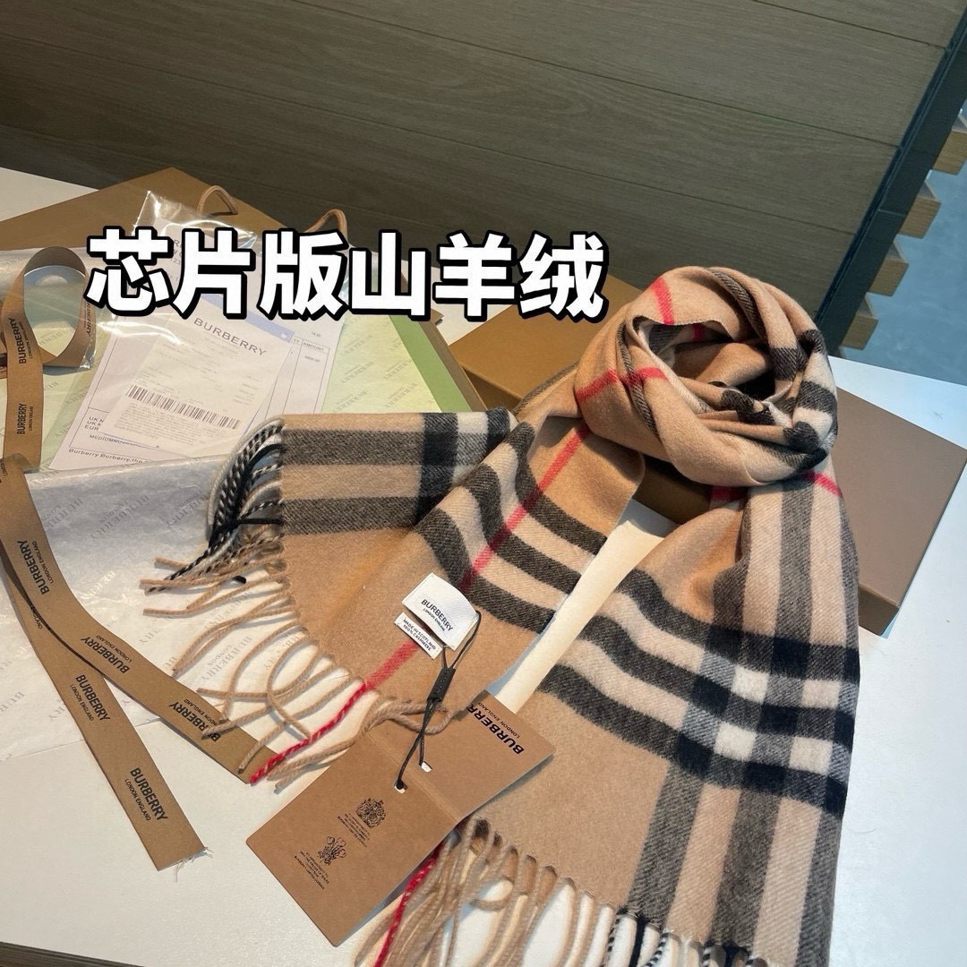 🆕 ，芯片版塔尖牛🐂货：原单出口的，皇室殿堂级的经典格围巾‼️郑恩彩同款经典格纹羊绒围巾，新年红，巨巨巨好看的红色，出口
