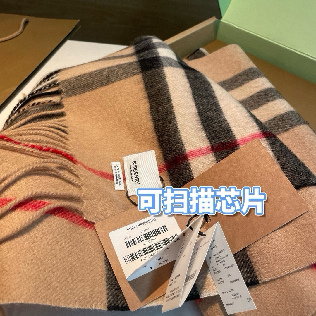 🆕 ，芯片版塔尖牛🐂货：原单出口的，皇室殿堂级的经典格围巾‼️郑恩彩同款经典格纹羊绒围巾，新年红，巨巨巨好看的红色，出口