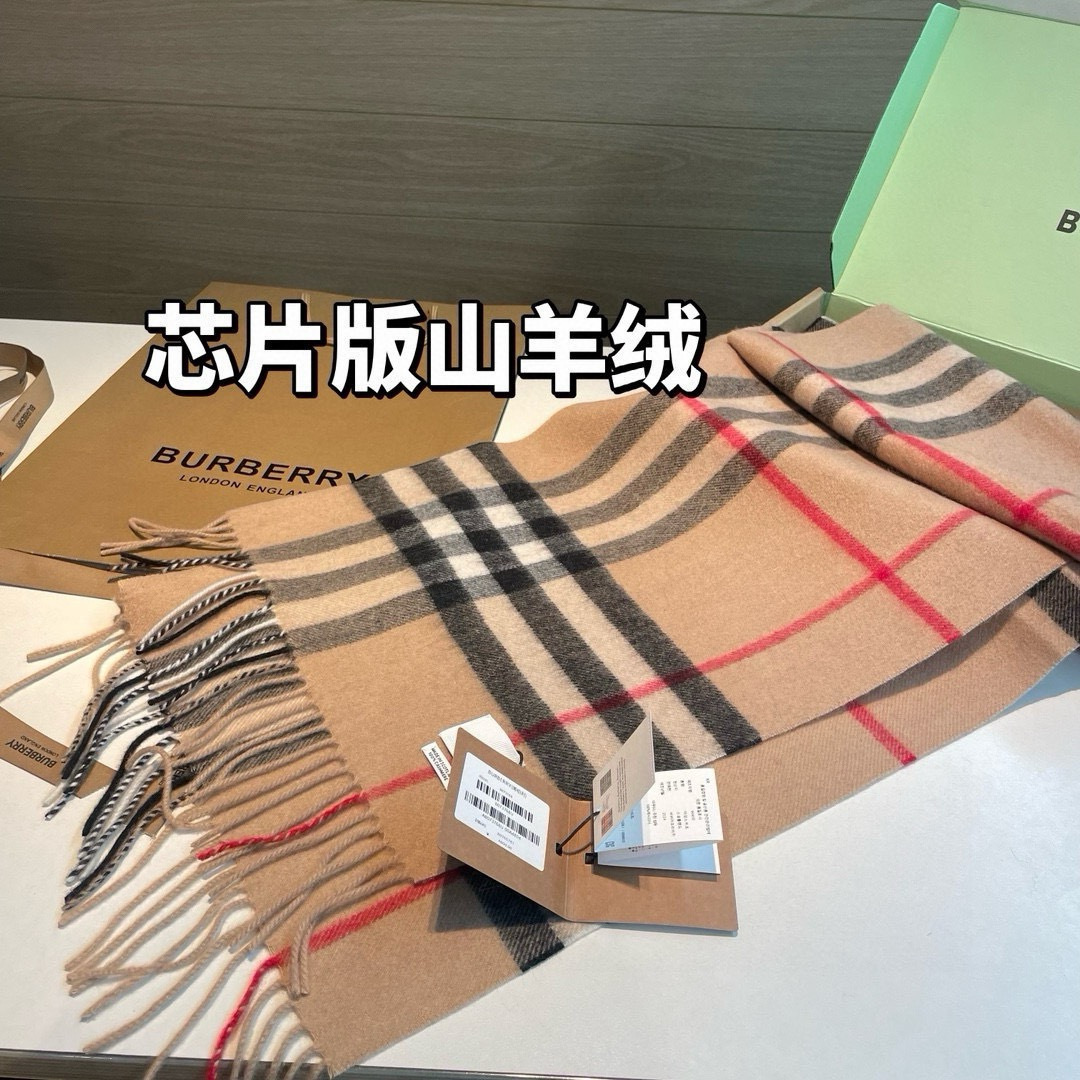 🆕 ，芯片版塔尖牛🐂货：原单出口的，皇室殿堂级的经典格围巾‼️郑恩彩同款经典格纹羊绒围巾，新年红，巨巨巨好看的红色，出口