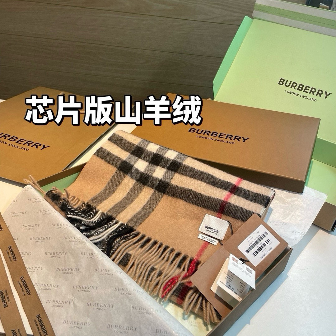 🆕 ，芯片版塔尖牛🐂货：原单出口的，皇室殿堂级的经典格围巾‼️郑恩彩同款经典格纹羊绒围巾，新年红，巨巨巨好看的红色，出口