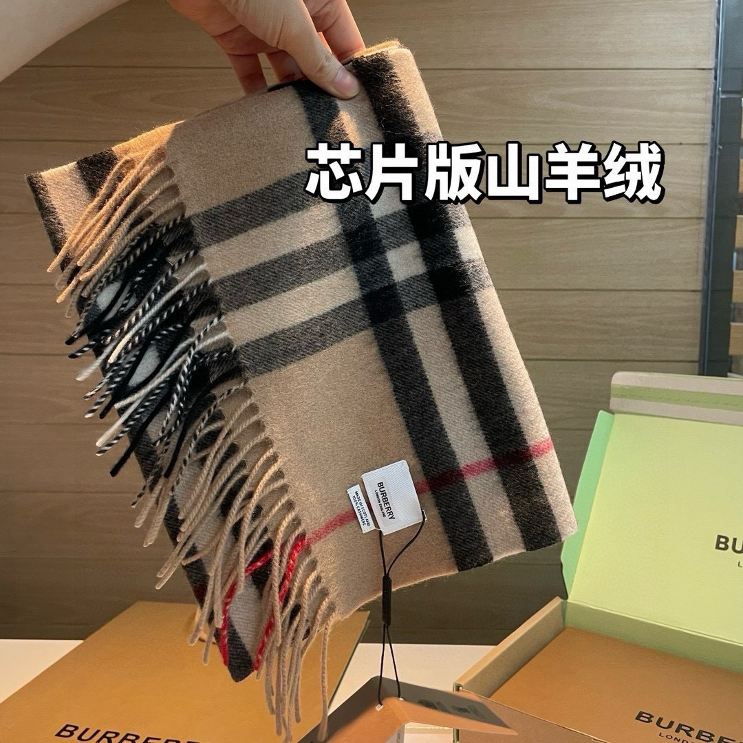 🆕 ，芯片版塔尖牛🐂货：原单出口的，皇室殿堂级的经典格围巾‼️郑恩彩同款经典格纹羊绒围巾，新年红，巨巨巨好看的红色，出口