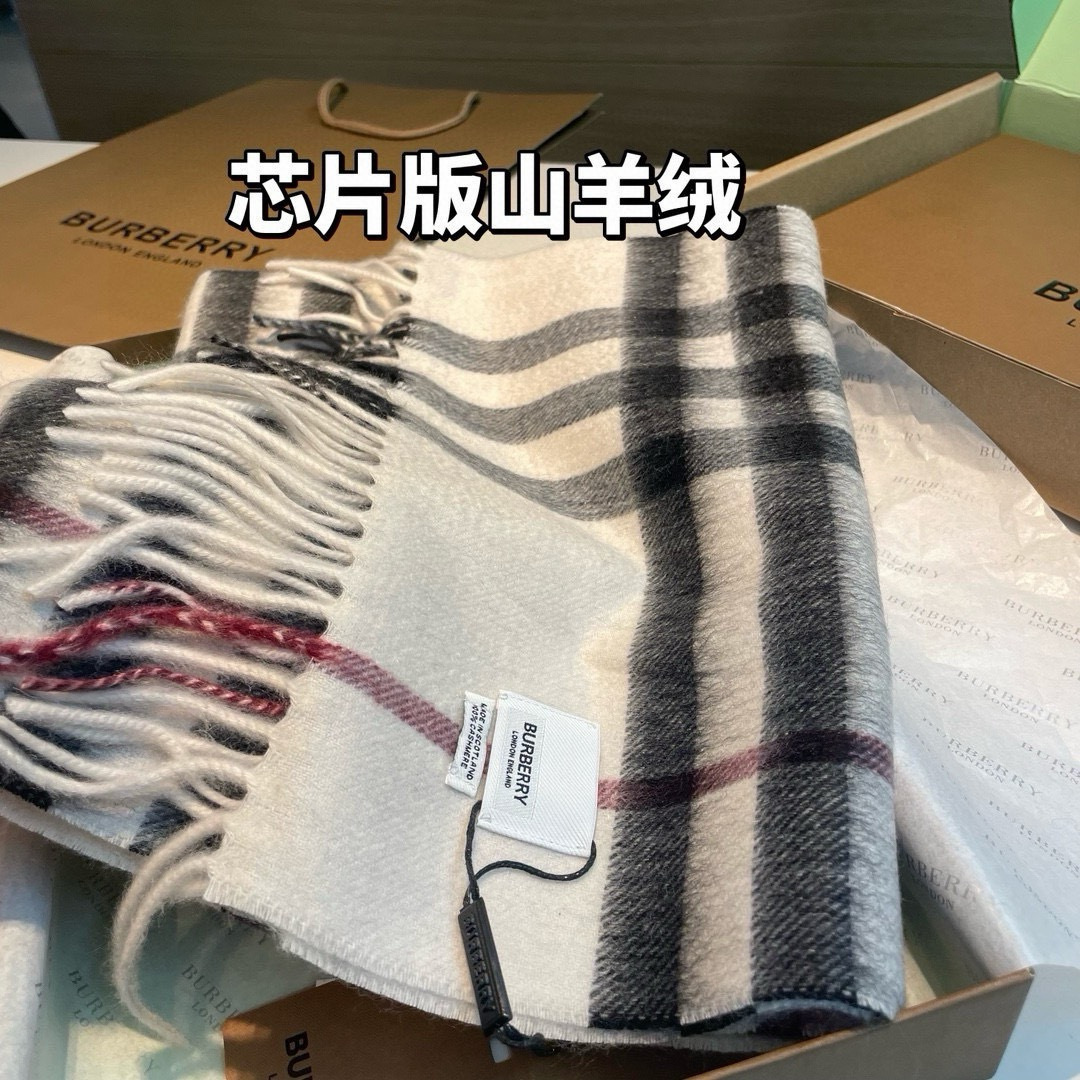 🆕 ，芯片版塔尖牛🐂货：原单出口的，皇室殿堂级的经典格围巾‼️郑恩彩同款经典格纹羊绒围巾，新年红，巨巨巨好看的红色，出口