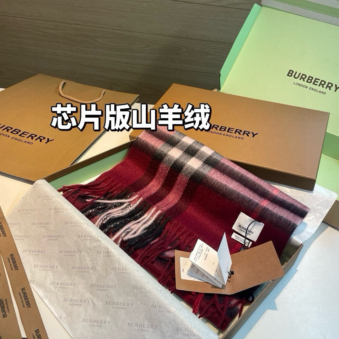 🆕 ，芯片版塔尖牛🐂货：原单出口的，皇室殿堂级的经典格围巾‼️郑恩彩同款经典格纹羊绒围巾，新年红，巨巨巨好看的红色，出口