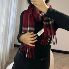 🆕 ,芯片版塔尖牛🐂货:原单出口的,皇室殿堂级的经典格围巾‼️郑恩彩同款经典格纹羊绒围巾,新年红,巨巨巨好看的红色,出口 🆕 ,芯片版塔尖牛🐂货:原单出口的,皇室殿堂级的经典格围巾‼️郑恩彩同款经典格纹羊绒围巾,新年红,巨巨巨好看的红色,出口