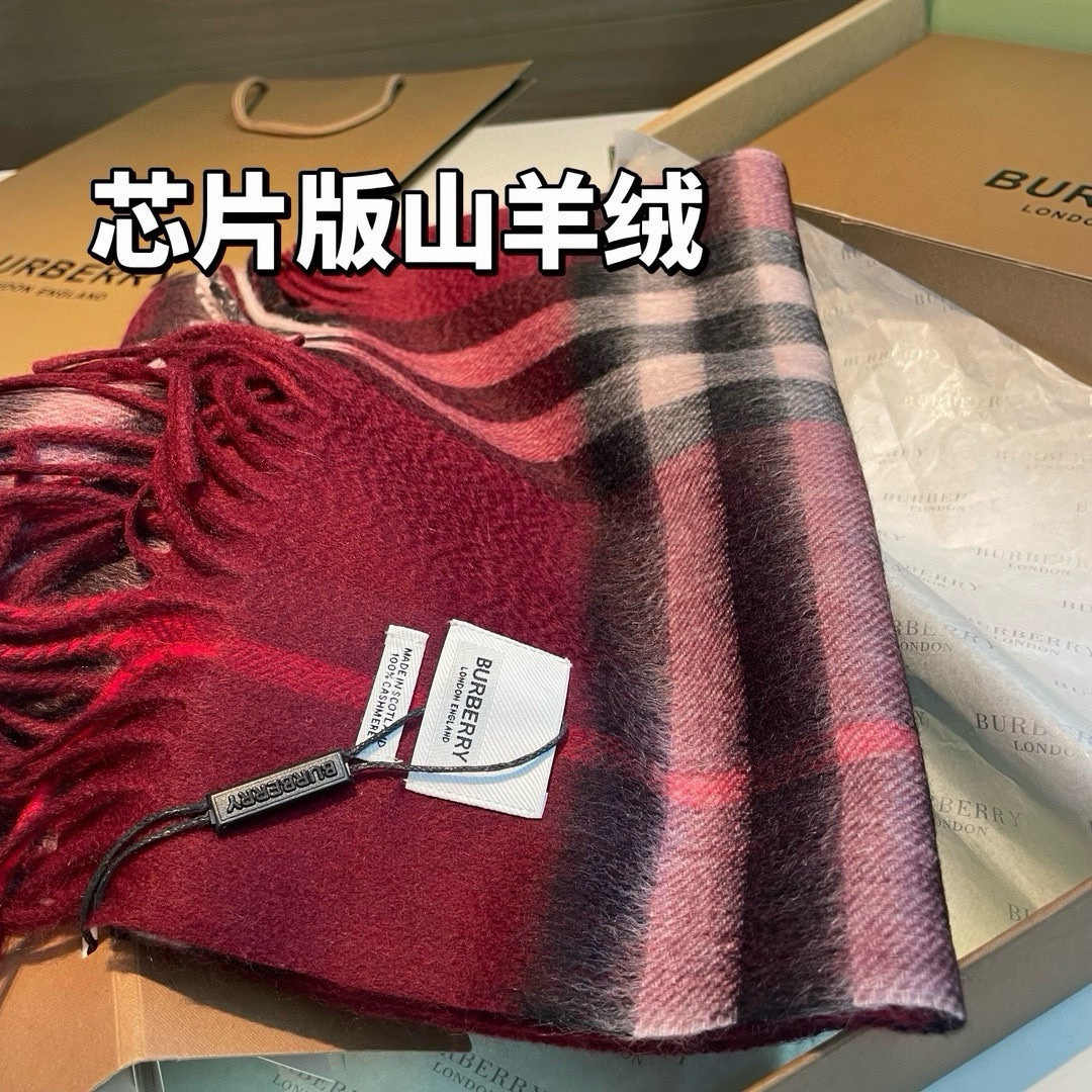🆕 ，芯片版塔尖牛🐂货：原单出口的，皇室殿堂级的经典格围巾‼️郑恩彩同款经典格纹羊绒围巾，新年红，巨巨巨好看的红色，出口
