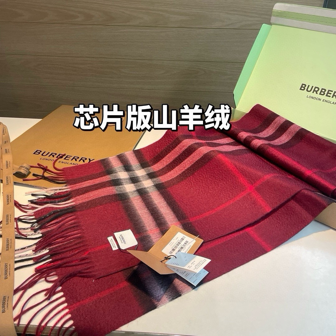 🆕 ，芯片版塔尖牛🐂货：原单出口的，皇室殿堂级的经典格围巾‼️郑恩彩同款经典格纹羊绒围巾，新年红，巨巨巨好看的红色，出口