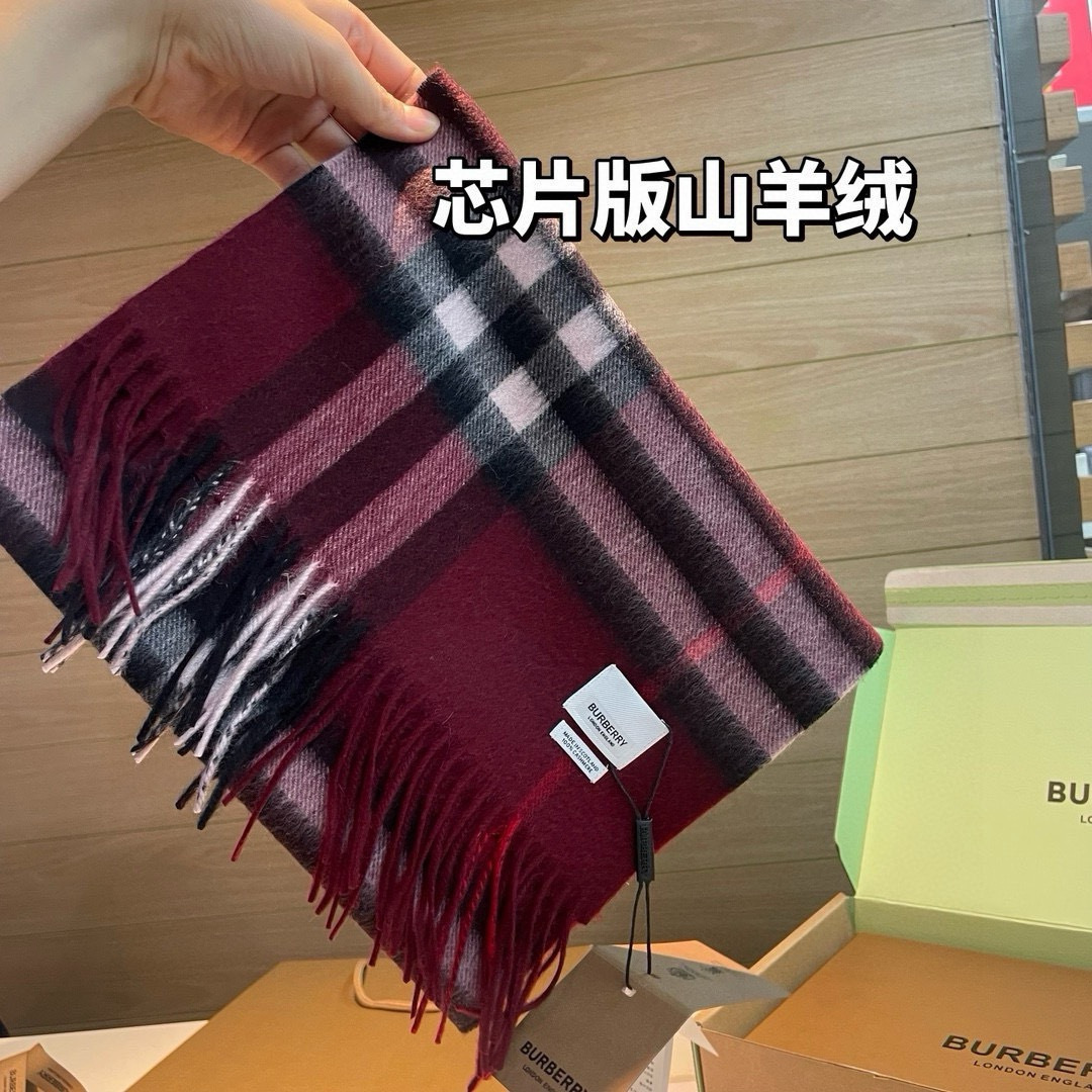 🆕 ，芯片版塔尖牛🐂货：原单出口的，皇室殿堂级的经典格围巾‼️郑恩彩同款经典格纹羊绒围巾，新年红，巨巨巨好看的红色，出口