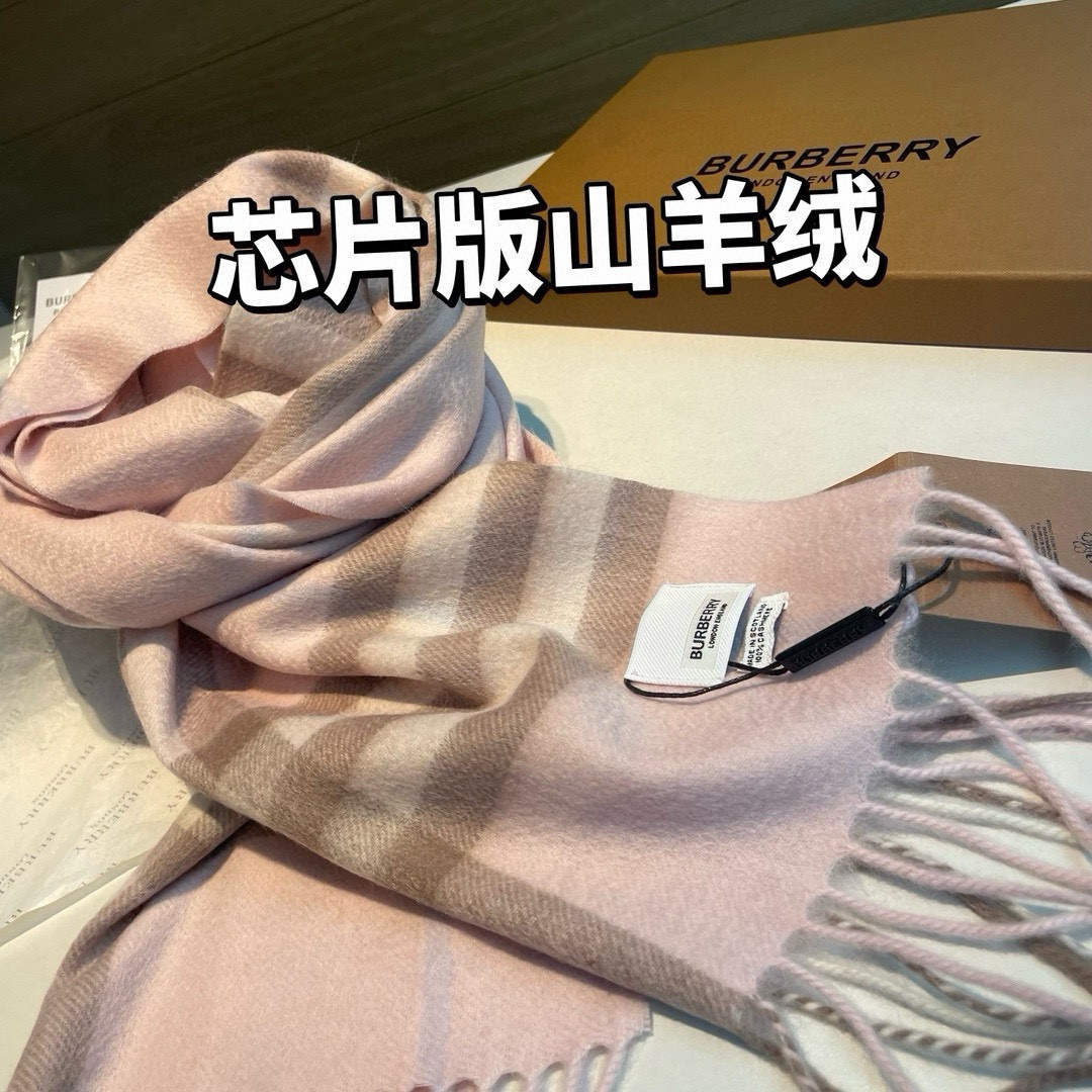 🆕 ，芯片版塔尖牛🐂货：原单出口的，皇室殿堂级的经典格围巾‼️郑恩彩同款经典格纹羊绒围巾，新年红，巨巨巨好看的红色，出口