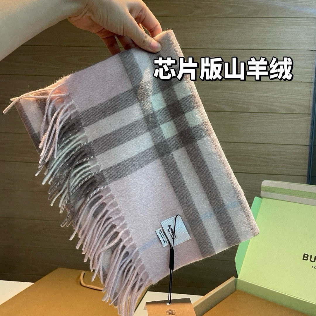 🆕 ，芯片版塔尖牛🐂货：原单出口的，皇室殿堂级的经典格围巾‼️郑恩彩同款经典格纹羊绒围巾，新年红，巨巨巨好看的红色，出口