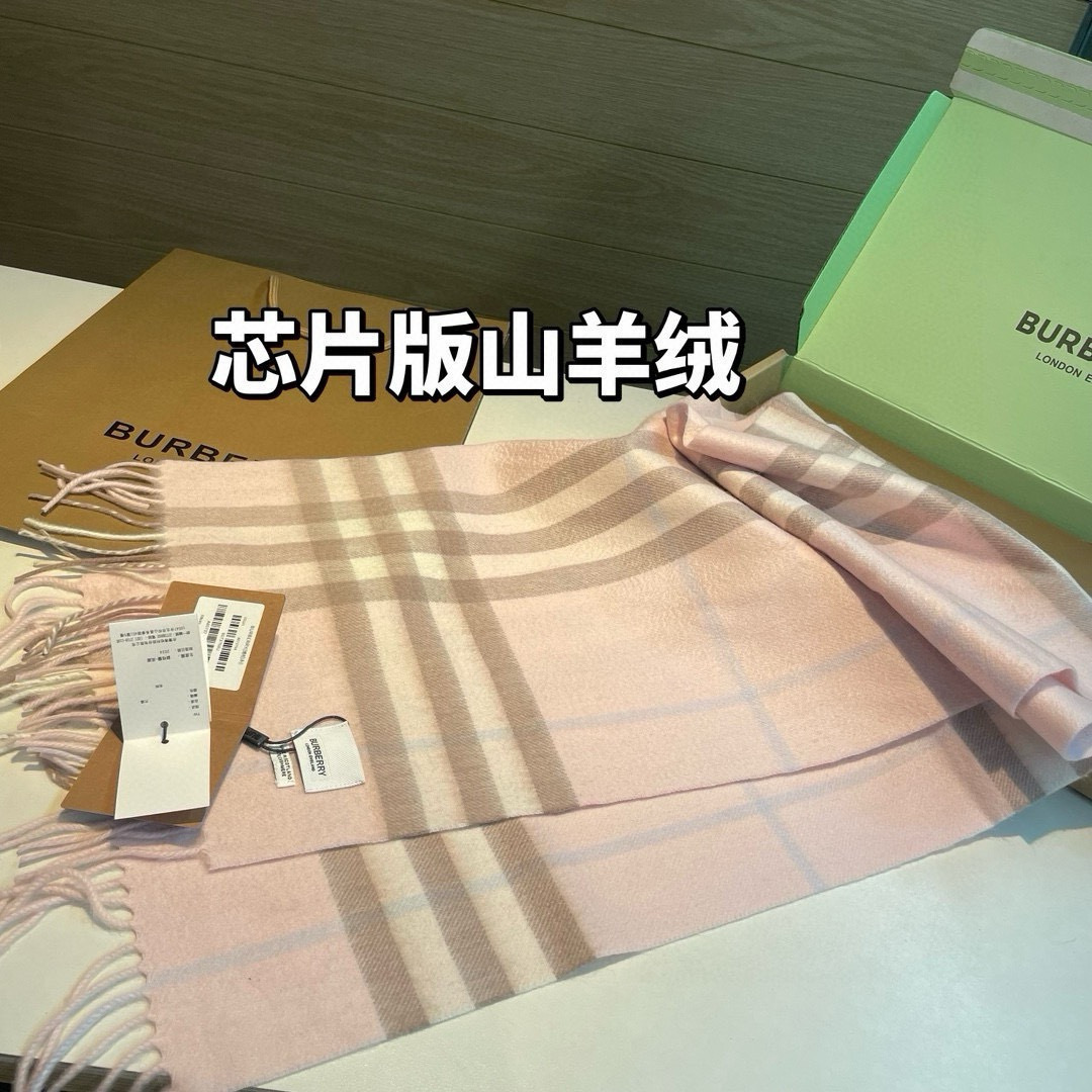 🆕 ，芯片版塔尖牛🐂货：原单出口的，皇室殿堂级的经典格围巾‼️郑恩彩同款经典格纹羊绒围巾，新年红，巨巨巨好看的红色，出口