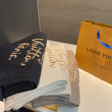 🆕 爆款上新 情侣款👍👍LV 独家牛货🐂 奢华尽在尺寸之间,高端品质‼️具有超高羊绒品质才会被此品牌青睐‼️这种精品是 🆕 爆款上新 情侣款👍👍LV 独家牛货🐂 奢华尽在尺寸之间,高端品质‼️具有超高羊绒品质才会被此品牌青睐‼️这种精品是