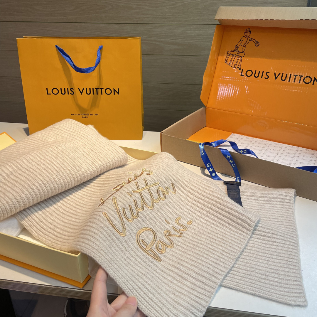 🆕 爆款上新 情侣款👍👍LV 独家牛货🐂 奢华尽在尺寸之间,高端品质‼️具有超高羊绒品质才会被此品牌青睐‼️这种精品是 🆕 爆款上新 情侣款👍👍LV 独家牛货🐂 奢华尽在尺寸之间,高端品质‼️具有超高羊绒品质才会被此品牌青睐‼️这种精品是