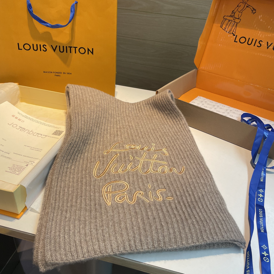 🆕 爆款上新 情侣款👍👍LV 独家牛货🐂 奢华尽在尺寸之间,高端品质‼️具有超高羊绒品质才会被此品牌青睐‼️这种精品是 🆕 爆款上新 情侣款👍👍LV 独家牛货🐂 奢华尽在尺寸之间,高端品质‼️具有超高羊绒品质才会被此品牌青睐‼️这种精品是
