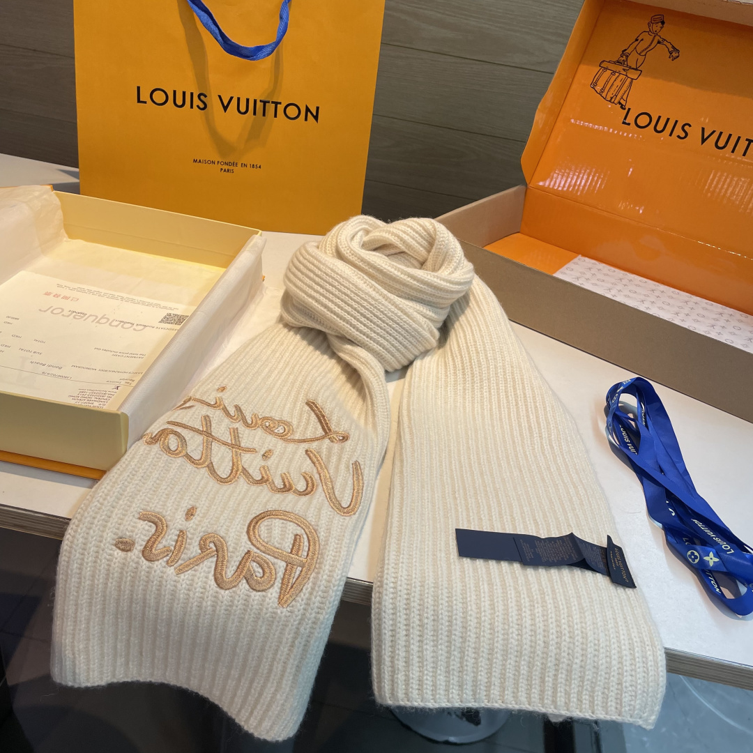 🆕 爆款上新 情侣款👍👍LV 独家牛货🐂 奢华尽在尺寸之间,高端品质‼️具有超高羊绒品质才会被此品牌青睐‼️这种精品是 🆕 爆款上新 情侣款👍👍LV 独家牛货🐂 奢华尽在尺寸之间,高端品质‼️具有超高羊绒品质才会被此品牌青睐‼️这种精品是