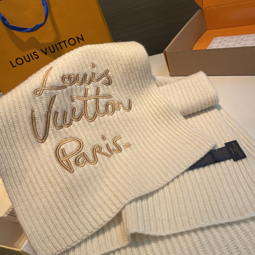 🆕 爆款上新 情侣款👍👍LV 独家牛货🐂 奢华尽在尺寸之间,高端品质‼️具有超高羊绒品质才会被此品牌青睐‼️这种精品是 🆕 爆款上新 情侣款👍👍LV 独家牛货🐂 奢华尽在尺寸之间,高端品质‼️具有超高羊绒品质才会被此品牌青睐‼️这种精品是