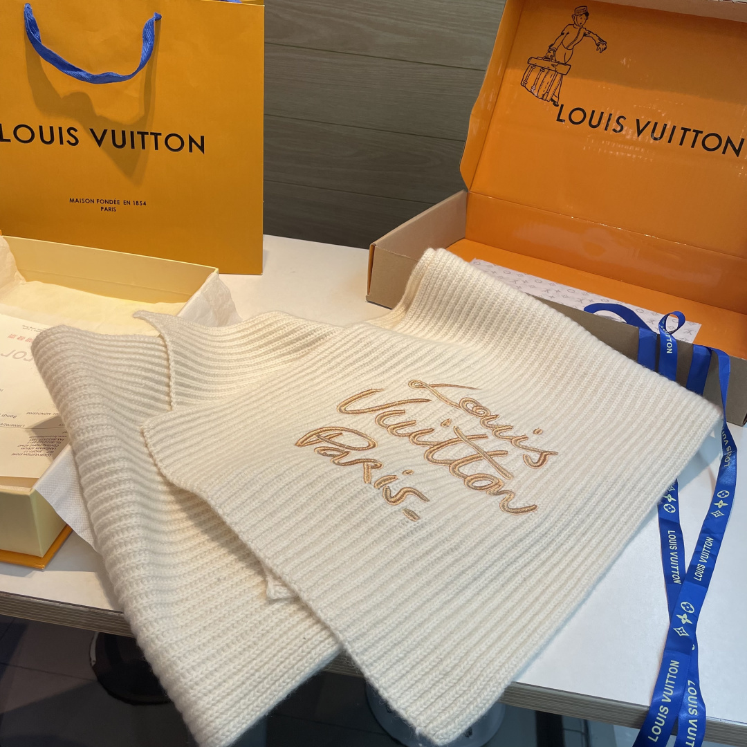 🆕 爆款上新 情侣款👍👍LV 独家牛货🐂 奢华尽在尺寸之间,高端品质‼️具有超高羊绒品质才会被此品牌青睐‼️这种精品是 🆕 爆款上新 情侣款👍👍LV 独家牛货🐂 奢华尽在尺寸之间,高端品质‼️具有超高羊绒品质才会被此品牌青睐‼️这种精品是