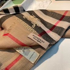 🆕 😘😘【英伦格纹】⚜️burberry殿堂级御用推荐❗️出口英国的订单!最新经典混纺系列。来的太是时候了❗️非常适合秋 🆕 😘😘【英伦格纹】⚜️burberry殿堂级御用推荐❗️出口英国的订单!最新经典混纺系列。来的太是时候了❗️非常适合秋