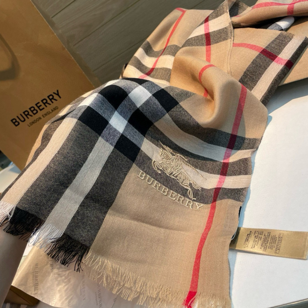 🆕 😘😘【英伦格纹】⚜️burberry殿堂级御用推荐❗️出口英国的订单!最新经典混纺系列。来的太是时候了❗️非常适合秋 🆕 😘😘【英伦格纹】⚜️burberry殿堂级御用推荐❗️出口英国的订单!最新经典混纺系列。来的太是时候了❗️非常适合秋