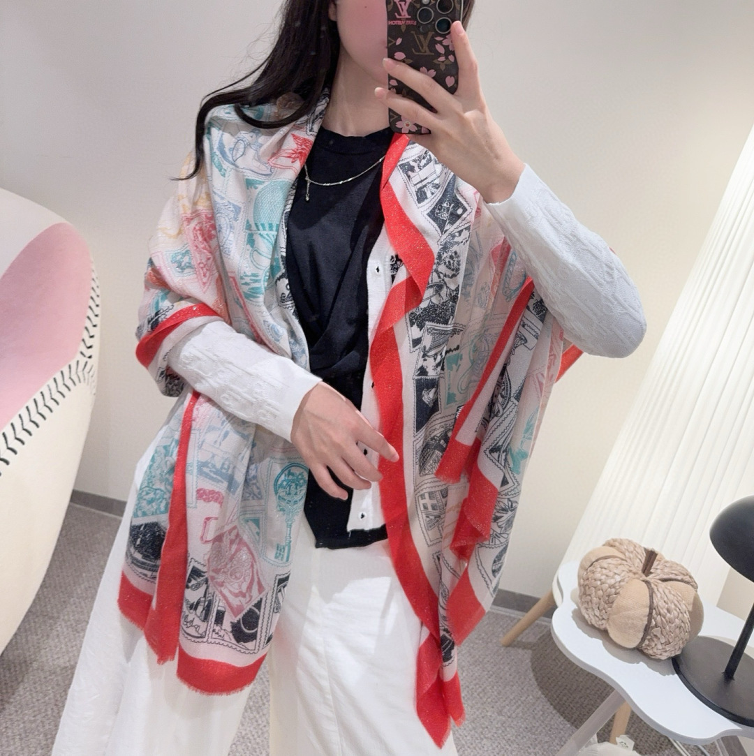 🆕  金丝线版 上新❤️ 超级有腔调！！！巨巨巨巨美的闪光女神】谁懂这种秋冬调性的美啊？！！！这款小香披肩也是我疯狂喜欢