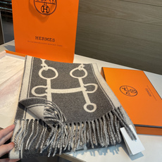 🆕 全网都爱的一款双面羊绒围巾,Casaque 🆕 Porte-Clefs 触感柔软细腻 软软绵绵如云朵般轻盈包裹 🆕 全网都爱的一款双面羊绒围巾,Casaque 🆕 Porte-Clefs 触感柔软细腻 软软绵绵如云朵般轻盈包裹