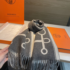 🆕 全网都爱的一款双面羊绒围巾,Casaque 🆕 Porte-Clefs 触感柔软细腻 软软绵绵如云朵般轻盈包裹 🆕 全网都爱的一款双面羊绒围巾,Casaque 🆕 Porte-Clefs 触感柔软细腻 软软绵绵如云朵般轻盈包裹