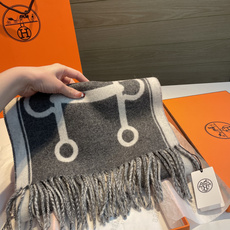 🆕 全网都爱的一款双面羊绒围巾,Casaque 🆕 Porte-Clefs 触感柔软细腻 软软绵绵如云朵般轻盈包裹 🆕 全网都爱的一款双面羊绒围巾,Casaque 🆕 Porte-Clefs 触感柔软细腻 软软绵绵如云朵般轻盈包裹