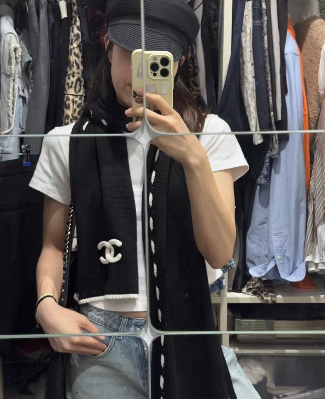 🆕 【香家臻品】 全新上市，甄选顶级羊绒面料， 触感细腻如云。重工匠心独运， 以精湛手工针织工艺，融入典雅串绳细节，勾勒