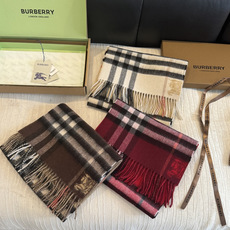 Burberry(巴宝莉)最新双面战马Logo格子羊毛围巾👍完全等于2条围巾‼️专柜热卖的新款,非 Burberry(巴宝莉)最新双面战马Logo格子羊毛围巾👍完全等于2条围巾‼️专柜热卖的新款,非