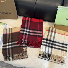 Burberry(巴宝莉)最新双面战马Logo格子羊毛围巾👍完全等于2条围巾‼️专柜热卖的新款,非 Burberry(巴宝莉)最新双面战马Logo格子羊毛围巾👍完全等于2条围巾‼️专柜热卖的新款,非