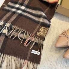 Burberry(巴宝莉)最新双面战马Logo格子羊毛围巾👍完全等于2条围巾‼️专柜热卖的新款,非 Burberry(巴宝莉)最新双面战马Logo格子羊毛围巾👍完全等于2条围巾‼️专柜热卖的新款,非