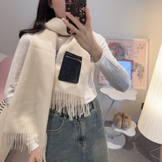 🆕 上新!Loewe · 罗意威️难得一见的温柔配色,低调又不失优雅❗️】重点推荐❗️双面配色,一条围巾两种风格搭配,高 🆕 上新!Loewe · 罗意威️难得一见的温柔配色,低调又不失优雅❗️】重点推荐❗️双面配色,一条围巾两种风格搭配,高