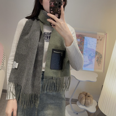 🆕 上新!Loewe · 罗意威️难得一见的温柔配色,低调又不失优雅❗️】重点推荐❗️双面配色,一条围巾两种风格搭配,高 🆕 上新!Loewe · 罗意威️难得一见的温柔配色,低调又不失优雅❗️】重点推荐❗️双面配色,一条围巾两种风格搭配,高