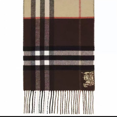 Burberry(巴宝莉)最新双面战马Logo格子羊毛围巾👍完全等于2条围巾‼️专柜热卖的新款,非 Burberry(巴宝莉)最新双面战马Logo格子羊毛围巾👍完全等于2条围巾‼️专柜热卖的新款,非