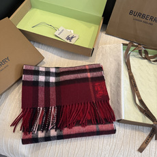 Burberry(巴宝莉)最新双面战马Logo格子羊毛围巾👍完全等于2条围巾‼️专柜热卖的新款,非 Burberry(巴宝莉)最新双面战马Logo格子羊毛围巾👍完全等于2条围巾‼️专柜热卖的新款,非