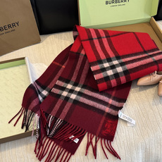 Burberry(巴宝莉)最新双面战马Logo格子羊毛围巾👍完全等于2条围巾‼️专柜热卖的新款,非 Burberry(巴宝莉)最新双面战马Logo格子羊毛围巾👍完全等于2条围巾‼️专柜热卖的新款,非