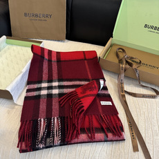 Burberry(巴宝莉)最新双面战马Logo格子羊毛围巾👍完全等于2条围巾‼️专柜热卖的新款,非 Burberry(巴宝莉)最新双面战马Logo格子羊毛围巾👍完全等于2条围巾‼️专柜热卖的新款,非