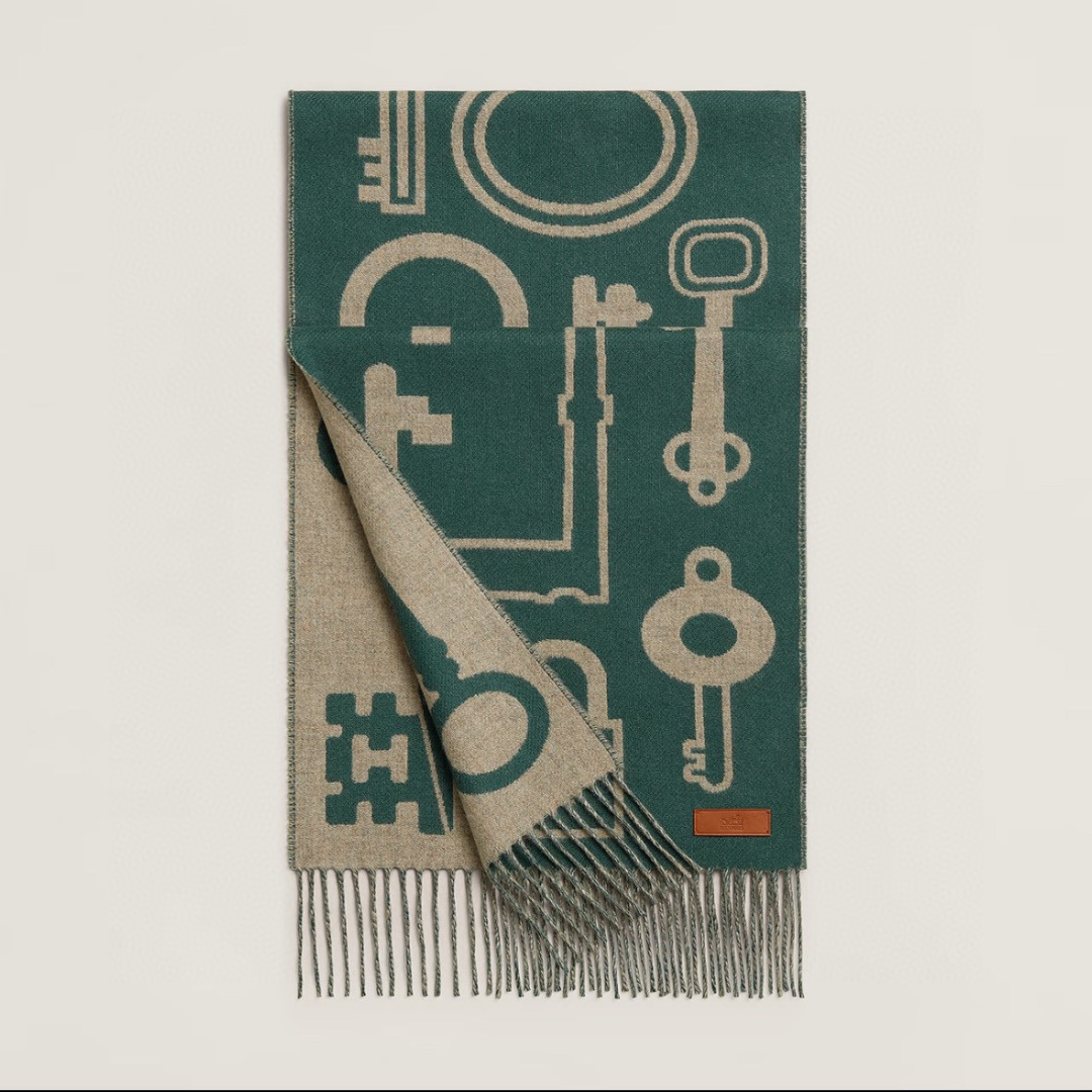 全网都爱的一款H钥匙双面羊绒围巾，Casaque Porte-Clefs 触感柔软细腻 软软绵绵如云朵般轻盈包裹 	 独