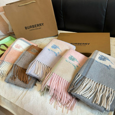 ✨✨Burberry · 巴宝莉双面围巾❗好看的要疯掉了,太有型太有魅力了❗❗非常斯文时尚的秋冬单品!真的很喜欢,非常C ✨✨Burberry · 巴宝莉双面围巾❗好看的要疯掉了,太有型太有魅力了❗❗非常斯文时尚的秋冬单品!真的很喜欢,非常C