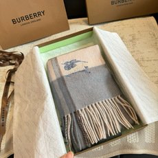 ✨✨Burberry · 巴宝莉双面围巾❗好看的要疯掉了,太有型太有魅力了❗❗非常斯文时尚的秋冬单品!真的很喜欢,非常C ✨✨Burberry · 巴宝莉双面围巾❗好看的要疯掉了,太有型太有魅力了❗❗非常斯文时尚的秋冬单品!真的很喜欢,非常C