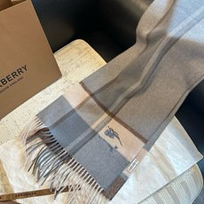 ✨✨Burberry · 巴宝莉双面围巾❗好看的要疯掉了,太有型太有魅力了❗❗非常斯文时尚的秋冬单品!真的很喜欢,非常C ✨✨Burberry · 巴宝莉双面围巾❗好看的要疯掉了,太有型太有魅力了❗❗非常斯文时尚的秋冬单品!真的很喜欢,非常C