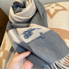 ✨✨Burberry · 巴宝莉双面围巾❗好看的要疯掉了,太有型太有魅力了❗❗非常斯文时尚的秋冬单品!真的很喜欢,非常C ✨✨Burberry · 巴宝莉双面围巾❗好看的要疯掉了,太有型太有魅力了❗❗非常斯文时尚的秋冬单品!真的很喜欢,非常C