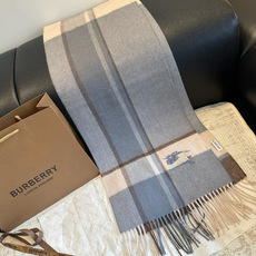 ✨✨Burberry · 巴宝莉双面围巾❗好看的要疯掉了,太有型太有魅力了❗❗非常斯文时尚的秋冬单品!真的很喜欢,非常C ✨✨Burberry · 巴宝莉双面围巾❗好看的要疯掉了,太有型太有魅力了❗❗非常斯文时尚的秋冬单品!真的很喜欢,非常C