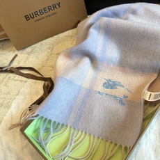 ✨✨Burberry · 巴宝莉双面围巾❗好看的要疯掉了,太有型太有魅力了❗❗非常斯文时尚的秋冬单品!真的很喜欢,非常C ✨✨Burberry · 巴宝莉双面围巾❗好看的要疯掉了,太有型太有魅力了❗❗非常斯文时尚的秋冬单品!真的很喜欢,非常C