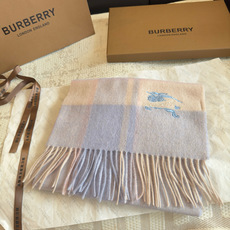 ✨✨Burberry · 巴宝莉双面围巾❗好看的要疯掉了,太有型太有魅力了❗❗非常斯文时尚的秋冬单品!真的很喜欢,非常C ✨✨Burberry · 巴宝莉双面围巾❗好看的要疯掉了,太有型太有魅力了❗❗非常斯文时尚的秋冬单品!真的很喜欢,非常C