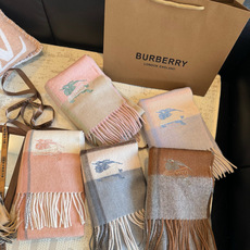 ✨✨Burberry · 巴宝莉双面围巾❗好看的要疯掉了,太有型太有魅力了❗❗非常斯文时尚的秋冬单品!真的很喜欢,非常C ✨✨Burberry · 巴宝莉双面围巾❗好看的要疯掉了,太有型太有魅力了❗❗非常斯文时尚的秋冬单品!真的很喜欢,非常C