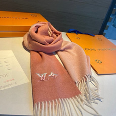 Louis Vuitton。 【刺绣羊绒围巾】怒赞自留,难得的高端男款!家属福利!L非常正的男士围巾~面料大爱,非常柔软 Louis Vuitton。 【刺绣羊绒围巾】怒赞自留,难得的高端男款!家属福利!L非常正的男士围巾~面料大爱,非常柔软