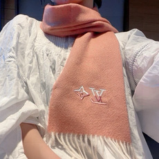 Louis Vuitton。 【刺绣羊绒围巾】怒赞自留,难得的高端男款!家属福利!L非常正的男士围巾~面料大爱,非常柔软 Louis Vuitton。 【刺绣羊绒围巾】怒赞自留,难得的高端男款!家属福利!L非常正的男士围巾~面料大爱,非常柔软