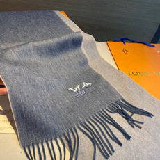 Louis Vuitton。 【刺绣羊绒围巾】怒赞自留,难得的高端男款!家属福利!L非常正的男士围巾~面料大爱,非常柔软 Louis Vuitton。 【刺绣羊绒围巾】怒赞自留,难得的高端男款!家属福利!L非常正的男士围巾~面料大爱,非常柔软