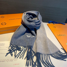 Louis Vuitton。 【刺绣羊绒围巾】怒赞自留,难得的高端男款!家属福利!L非常正的男士围巾~面料大爱,非常柔软 Louis Vuitton。 【刺绣羊绒围巾】怒赞自留,难得的高端男款!家属福利!L非常正的男士围巾~面料大爱,非常柔软