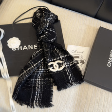 😘新款 搭配利器🆕🆕 香奈儿系列货 专供viP 产品 ♥顶级苏格兰进口绵羊毛 纹路织法使围巾赋有弹性且柔软亲肤 😘新款 搭配利器🆕🆕 香奈儿系列货 专供viP 产品 ♥顶级苏格兰进口绵羊毛 纹路织法使围巾赋有弹性且柔软亲肤